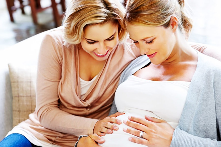 Therapeutic art projects for surrogate mothers: how art helps to cope with emotions