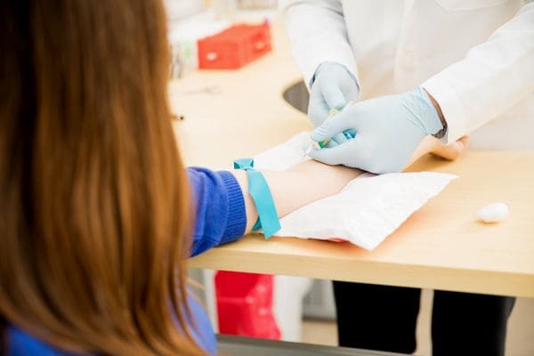 AMH a jakość komórek jajowych i rezerwa jajnikowa